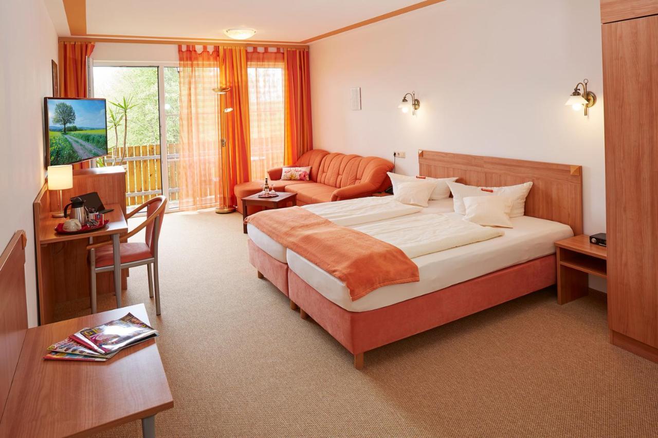 Land- Und Aktivhotel Altmuehlaue Бад-Родах Екстер'єр фото
