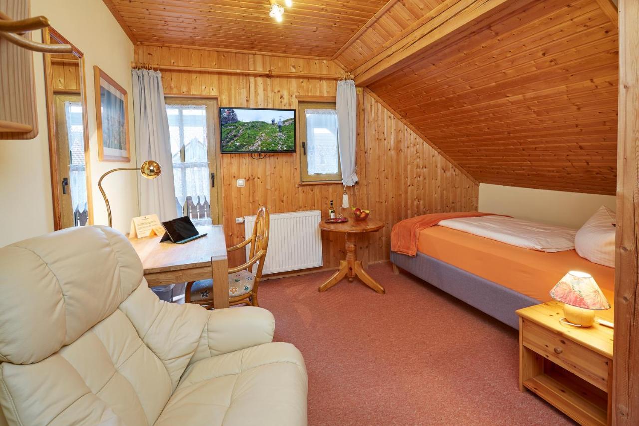 Land- Und Aktivhotel Altmuehlaue Бад-Родах Екстер'єр фото