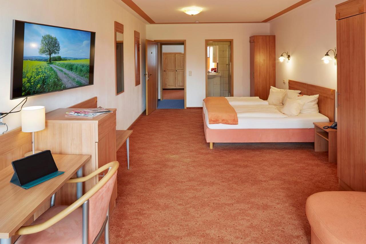 Land- Und Aktivhotel Altmuehlaue Бад-Родах Екстер'єр фото