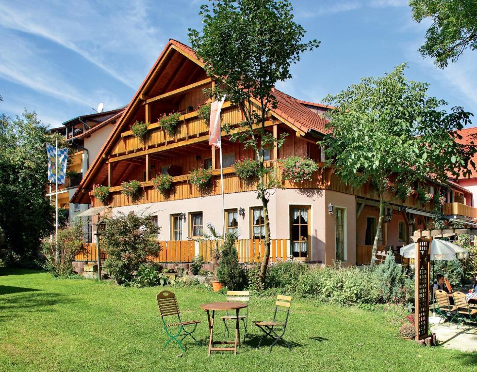 Land- Und Aktivhotel Altmuehlaue Бад-Родах Екстер'єр фото